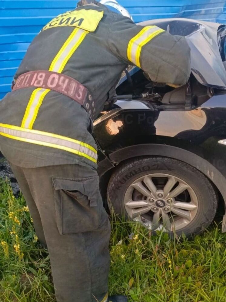 В Тарусском районе Hyundai не поделил дорогу с фонарём