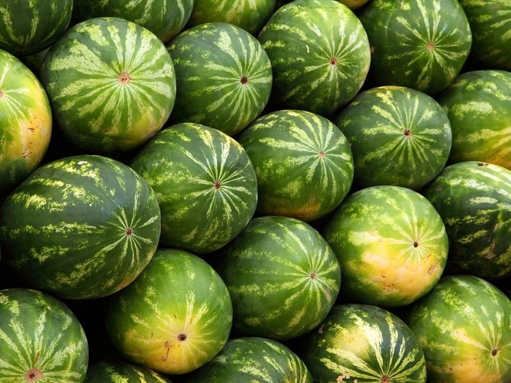 Как понять, что арбуз напичкан химией: эксперт подсказал, как это можно определить