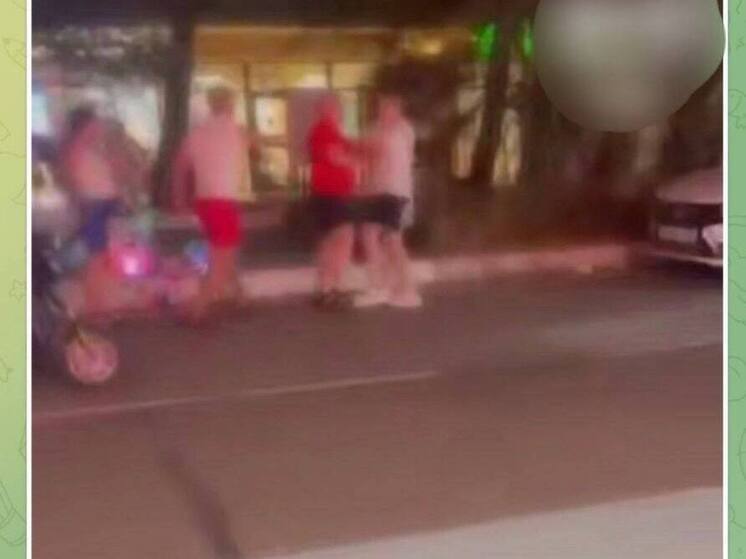 Полиция проверяет информацию по факту произошедшего конфликта между мужчиной и двумя девушками у магазина в Сочи