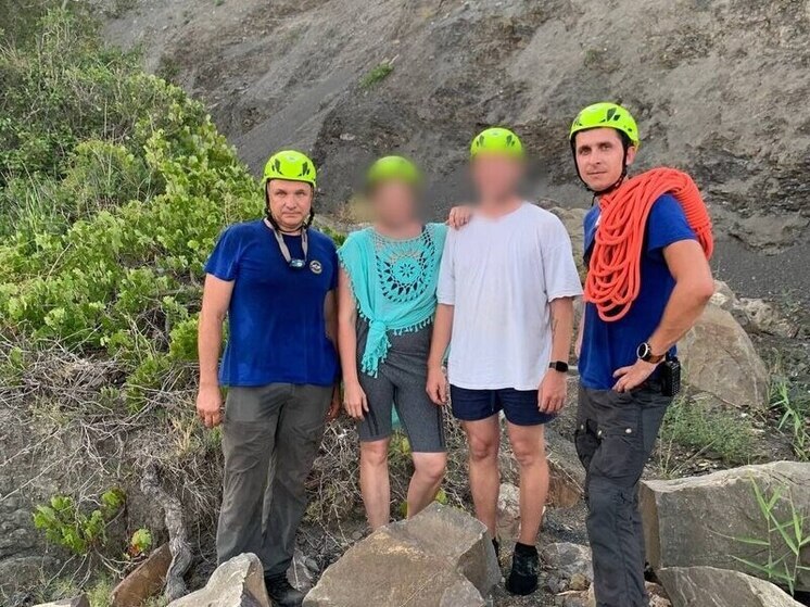 В горах Алушты спасли туриста, застрявшего на скале