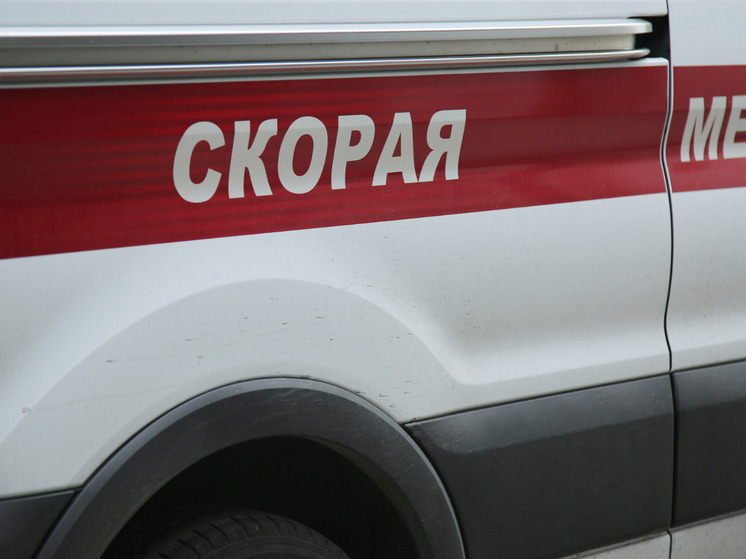 Человек подорвался на взрывном устройстве в Курской области, сообщил врио губернатора региона Александр Хинштейн в своем телеграм-канале