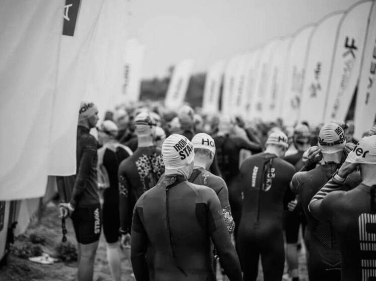 Умерший во время заплыва триатлет был чемпионом России по зимнему плаванию