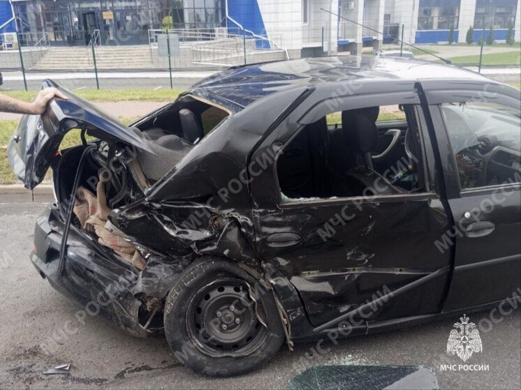 Спасатели в Брянске ликвидировали последствия ДТП с тремя автомобилями
