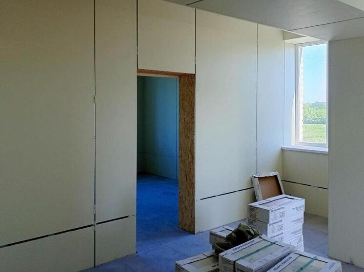 Воронежские специалисты продолжают капитальный ремонт Новопсковской больницы