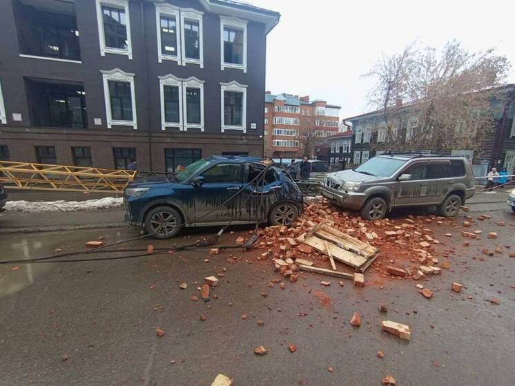 В Томске дело о падении строительного крана на автомобили передано в суд