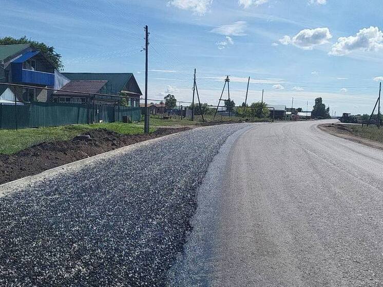 В Самарской области завершили укладку асфальта на региональной трассе