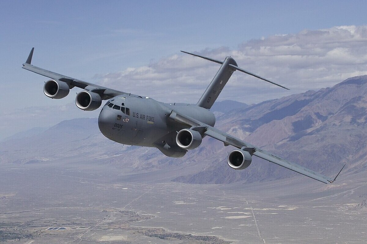 Занимающиеся производством истребителей работники крупной авиакомпании объявили забастовку