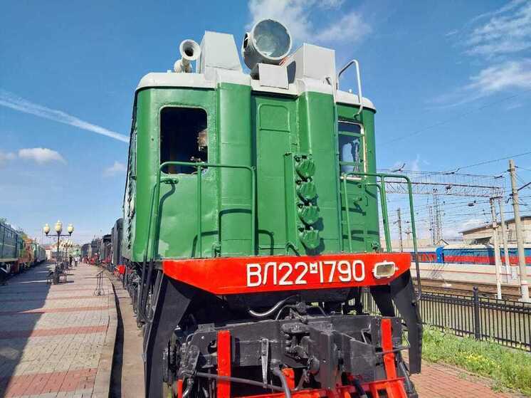 В Челябинске подросток разбил окно электровоза в музее ЮУЖД