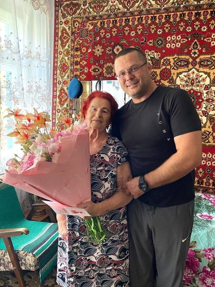 В Мелитополе ветерана-труженицу тыла поздравили с юбилеем