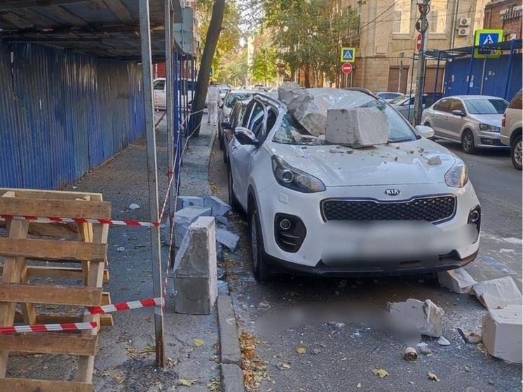 В Ростове перед судом предстанет предприниматель, со стройки которого на авто упал огромный кусок газоблока
