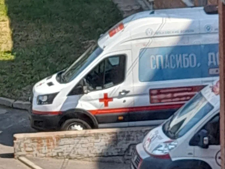 Новгородская скорая ехала на помощь подросткам и попалась пьяному агрессору