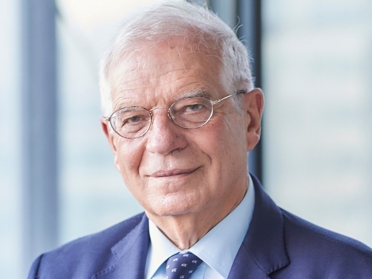 Экс-глава европейской дипломатии Боррель сообщил о заморозке помощи ЕС Украине