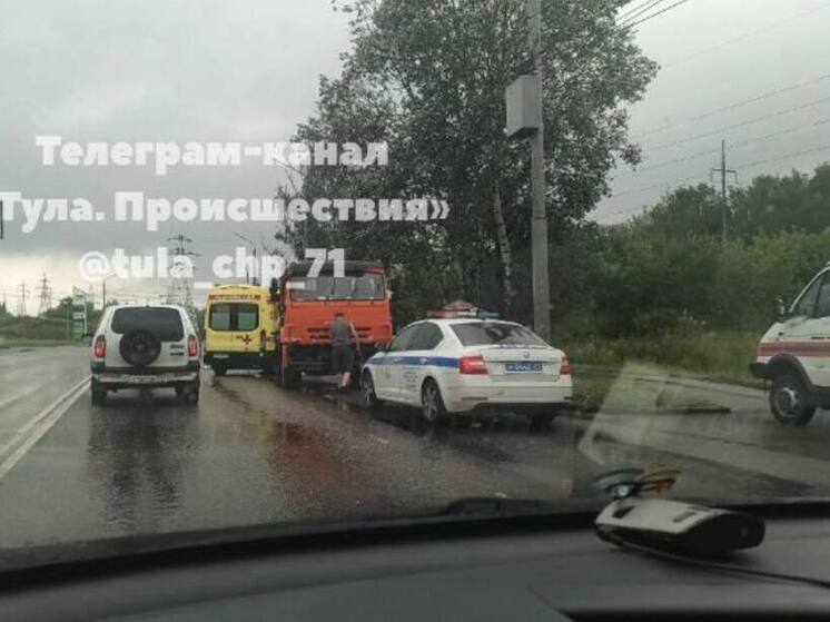 Происшествие на Рязанской трассе у авторынка парализовало движение в Туле