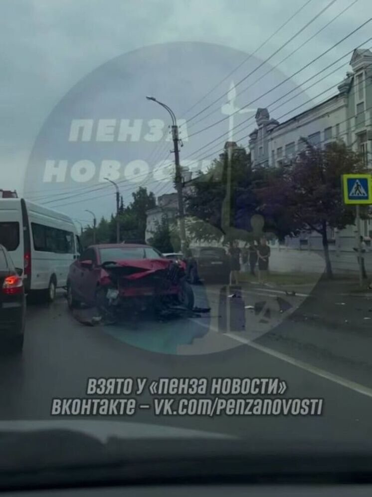 На Куйбышева в Пензе произошло серьезное ДТП с участием нескольких автомобилей