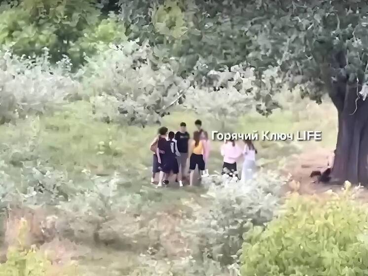 Полиция Горячего Ключа начала проверку после видео с непристойным поведением подростков