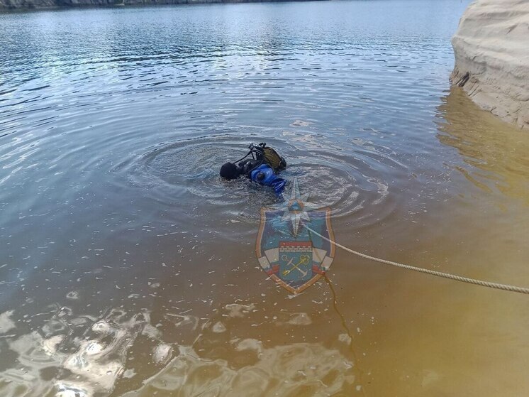 В Гатчинском районе водолазы извлекли из карьера тело утонувшего мужчины