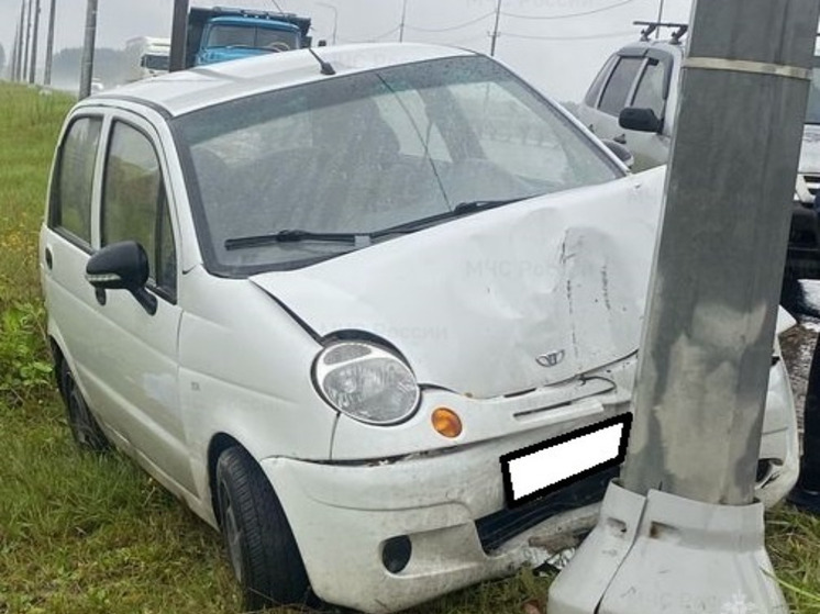 Под Калугой Daewoo Matiz  вошёл в столб