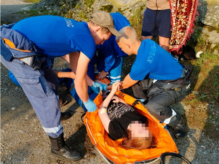 В Краснодарском крае за выходные две девушки сорвались со скалы