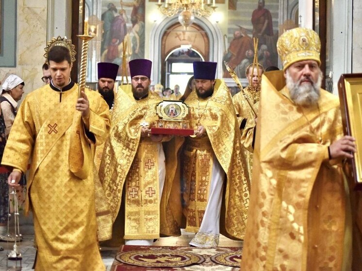 В Орле 2 тысячи верующих поклонились мощам Патриарха Тихона