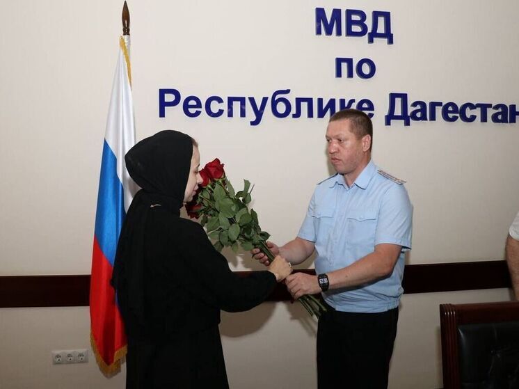 Ордена Мужества вручили родным погибших полицейских в Махачкале 5 мая