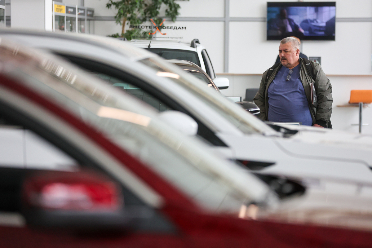 Минпромторг: продажи новых автомобилей в России с начала года обрушились на 26%