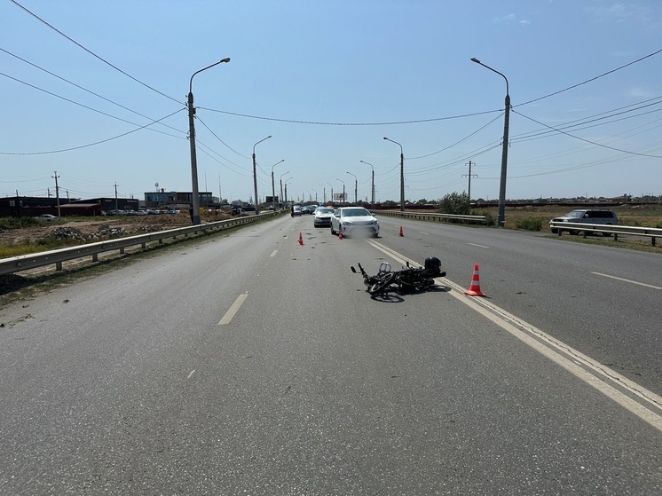 Несовершеннолетний астраханец врезался на мотоцикле в иномарку