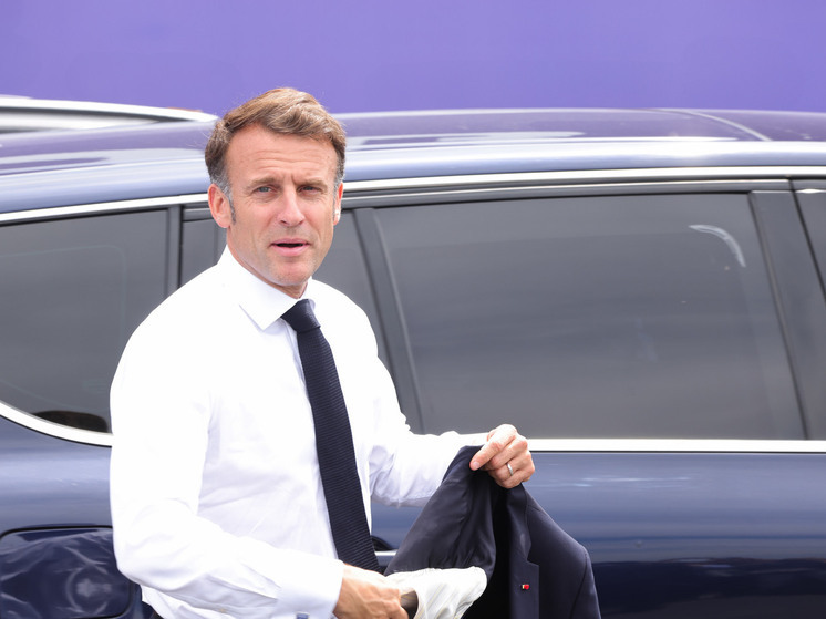 Лидер партии Макрона решил ее переименовать