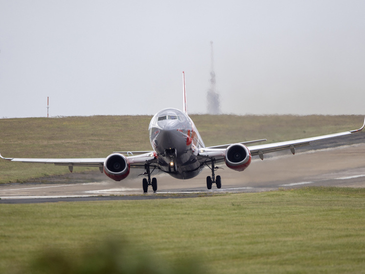 Самолет Jet2 совершил аварийную посадку из-за шторма «Флорис»