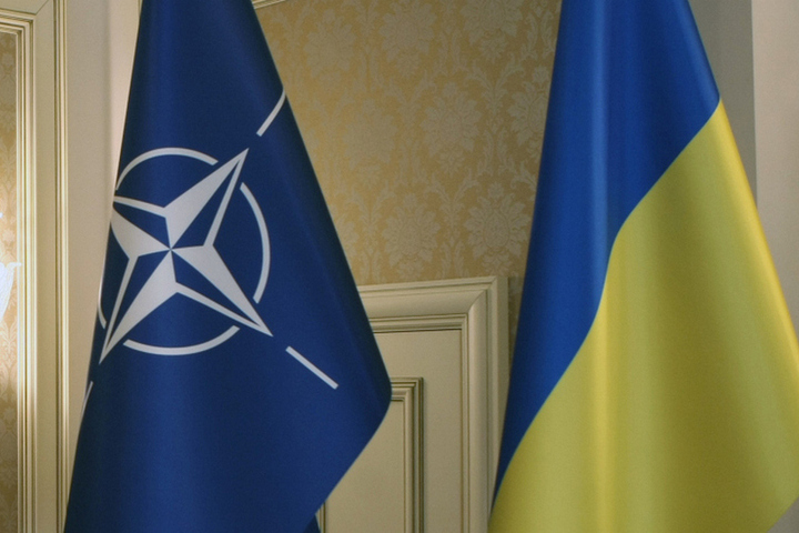 Постпред США при НАТО Уитакер заявил, что Европа закупит для Украины боеприпасы