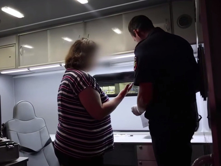 Жительница Уфы, вооружившись гранатой, совершила разбойные нападения на несколько организаций