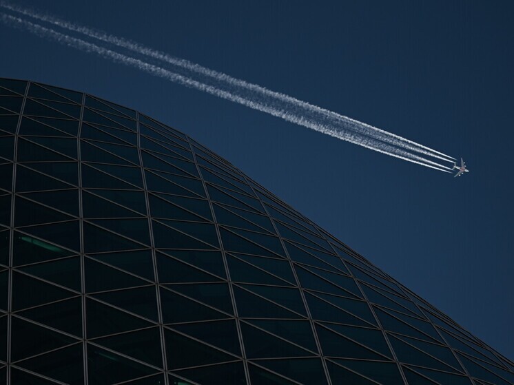 Самолет и вертолет едва не столкнулись вблизи иркутского аэропорта