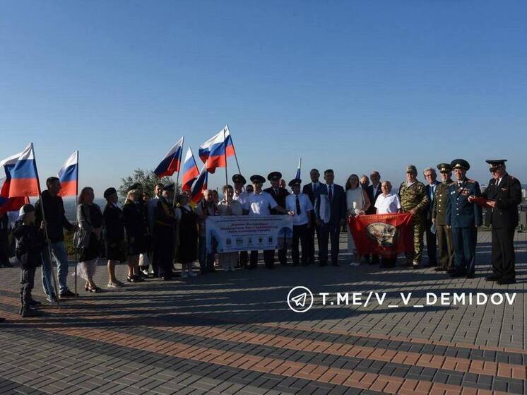 В Белгороде в День города подняли Знамя Победы на Меловой горе