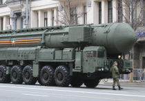 Россия больше не считает себя связанной ограничениями на развертывание ракет средней и меньшей дальности наземного базирования, заявил российский МИД в понедельник