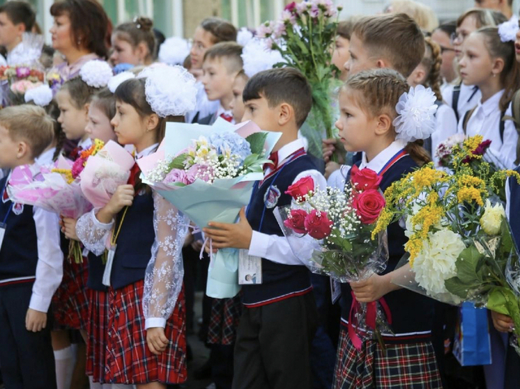Новосибирским семьям напомнили о школьных выплатах перед 1 сентября