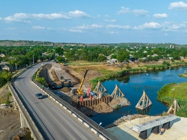 В ДНР активно ведется ремонт важнейшей автодороги, идущей от Донецка до побережья Азовского моря