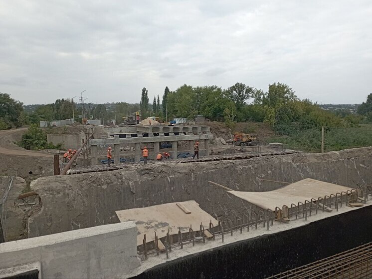 Строители, работающие рядом со луганским парком имени Первого мая, начали новый этап