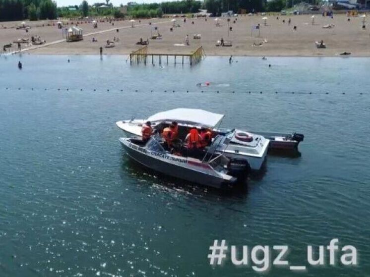 В Уфе спасли на воде двоих человек