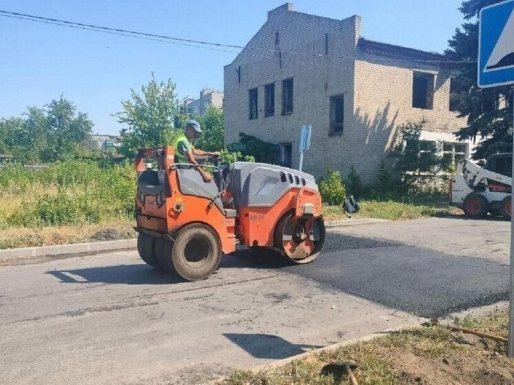 Специалисты из Бурятии и Хабаровского края оказывают активную помощь в ремонте дорог на территории ДНР