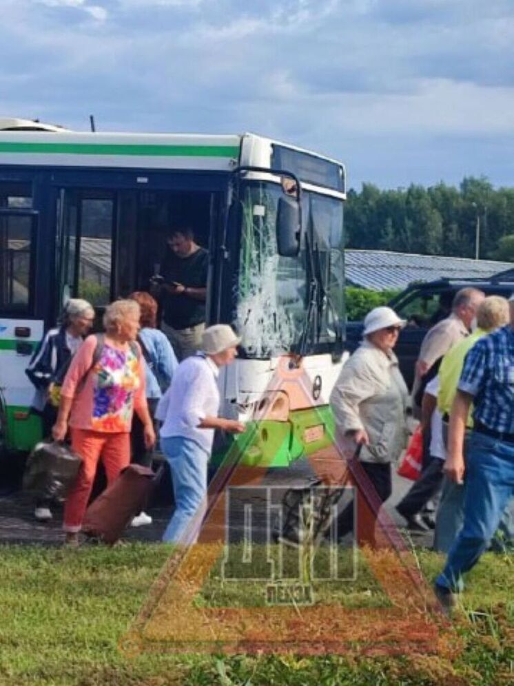 В Заречном произошло серьезное ДТП с участием пассажирского автобуса