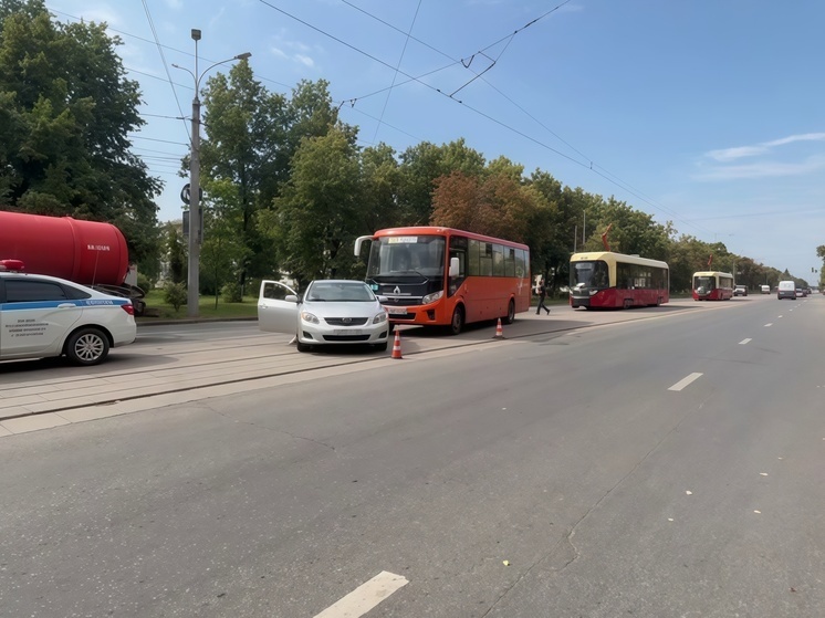 Автобус с пассажирами попал в ДТП в Нижнем Новгороде