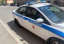 В Петербурге утром 3 августа в заведении на площади Стачек пьяный мужчина повздорил с девушкой-менеджером. Их конфликт перерос в драку, в ходе которой агрессивный гость нанес девушке удар рукой по лицу, а затем достал нож и угрожал ей расправой. Об этом сообщили в пресс-службе Росгвардии Петербурга.