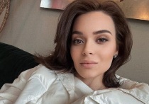 Олимпийская чемпионка по фигурному катанию Аделина Сотникова показала, как проходят ее трудовые будни. Спортсменка снимала себя на телефон в день, когда ей пришлось выступить в трех шоу.