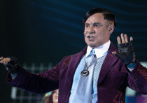 Ефим Шифрин ведет на канале ТВЦ программу «Наша смешная жизнь»
