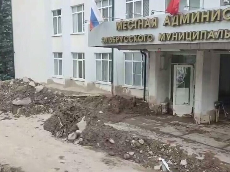 Дорожные и коммунальные службы КБР продолжают расчистку Тырныауза