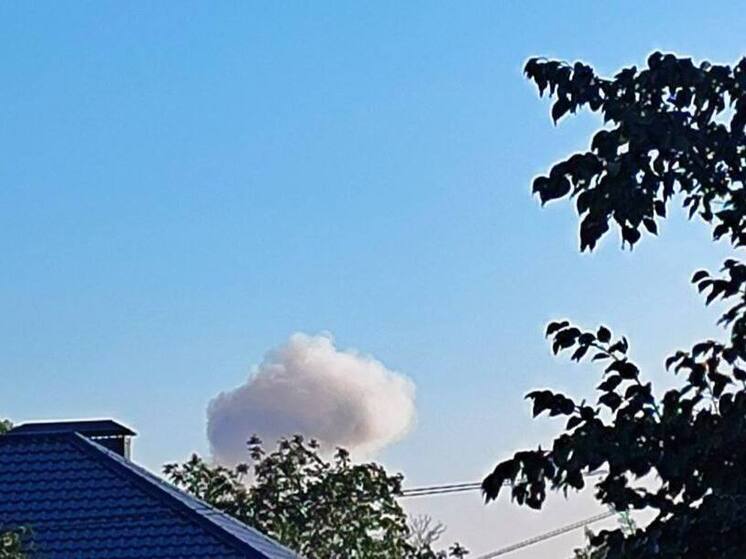 По Ростовом жители сообщают о громком звуке и пожаре