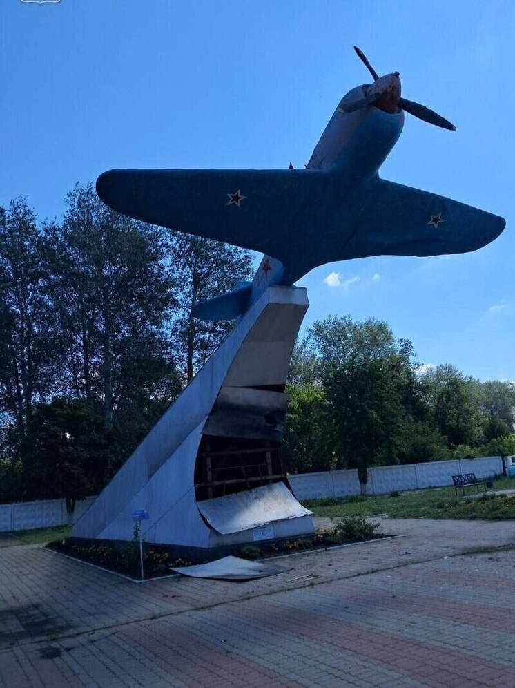 ВСУ атаковали памятник в честь трижды Героя Советского Союза в Уразово