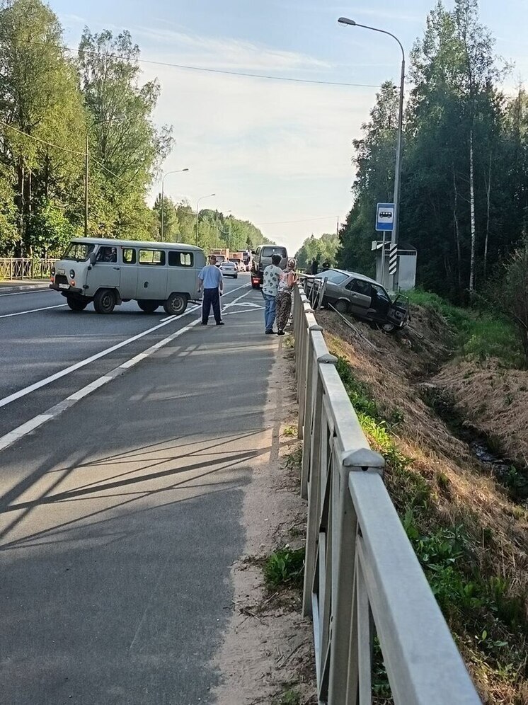 В Маяково машина улетела в кювет