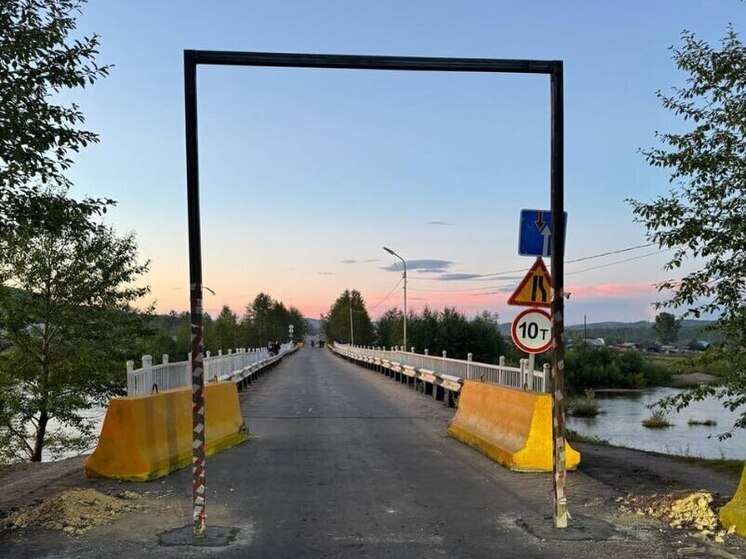 Движение ограничили для большегрузов по мосту в Могоче