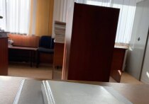 Накануне Усть-Абаканский суд вынес приговор главе Расцветского сельсовета Анне Мадисон, которую обвинили в уничтожении памятника воинам Великой Отечественной войны, сообщает Народный фронт РХ