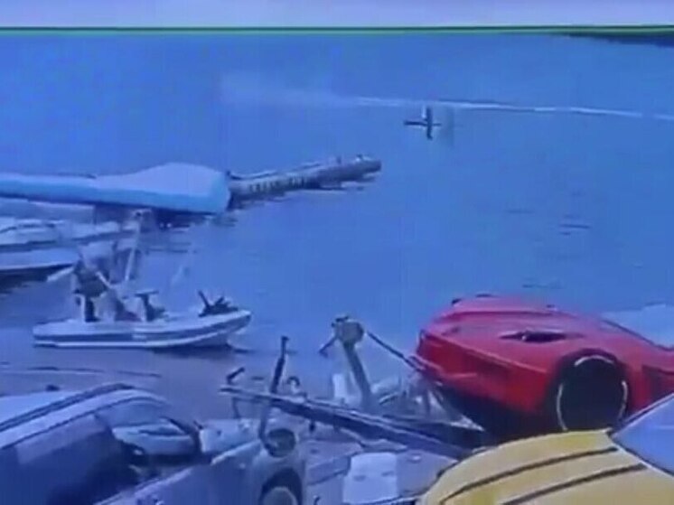 Мужчина на гидроцикле сбил несовершеннолетних на сапе в Приморье